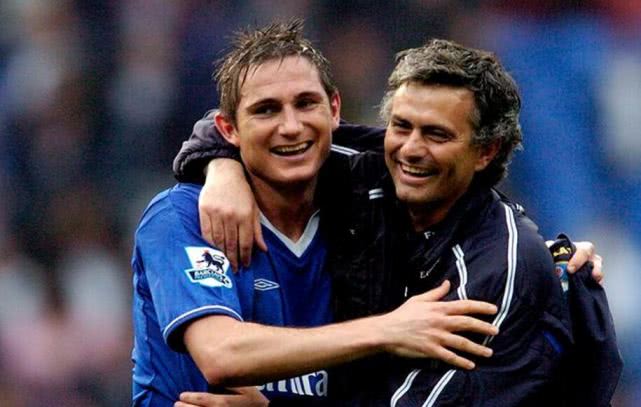 他通过半空 他通过半空